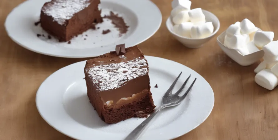 Gâteau moelleux au chocolat et crème de marshmallow