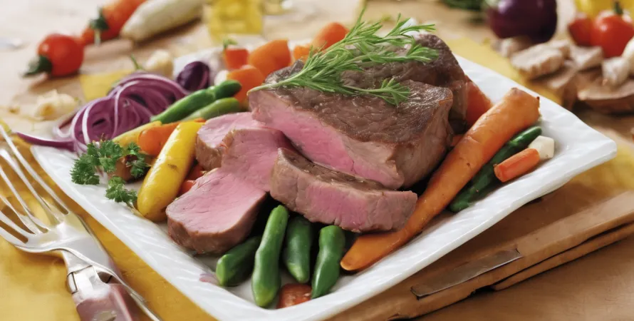 Paquets individuels de viande hachée et légumes au four