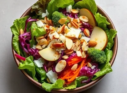 Salade Croquante aux Noix et Sauce Crémeuse