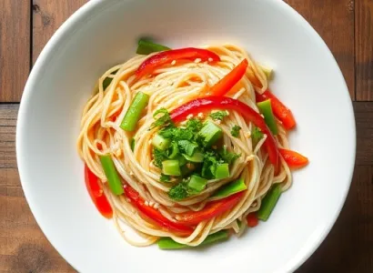 Salade de nouilles croquantes aux légumes et cacahuètes