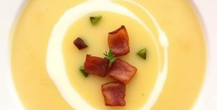 Soupe de chou-fleur, pomme de terre, poireau et ail