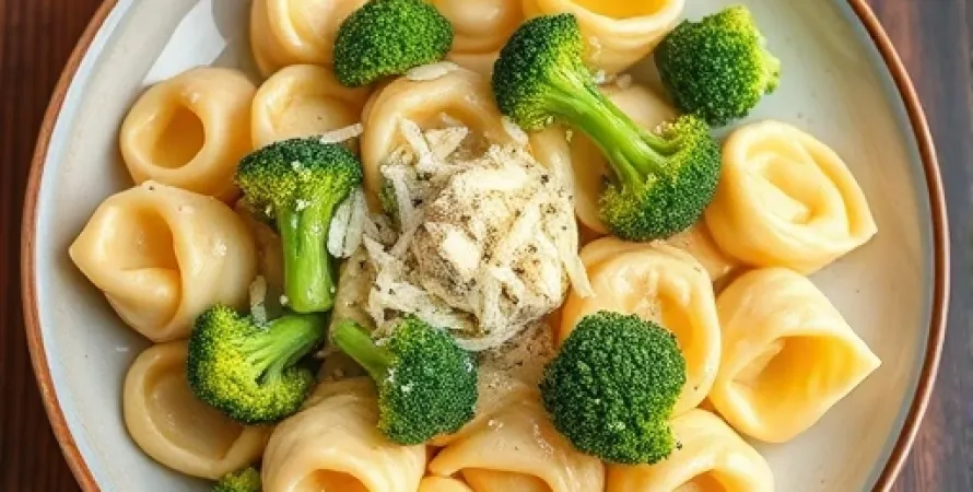 Brocolis et tortellinis Alfredo