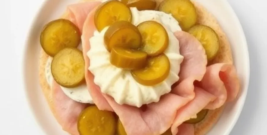 Rouleaux de cornichons au fromage