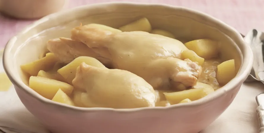 Purée crémeuse de poulet et pommes de terre — Repas pour bébé (9+ mois)