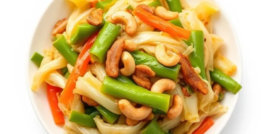 Poêlée de chou chinois aux noix de cashew