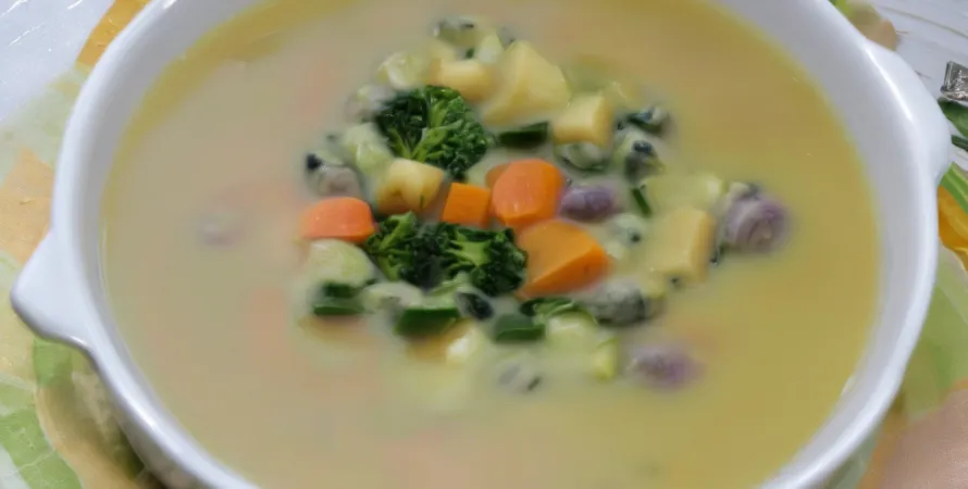 Potage de dinde avec orge et légumes