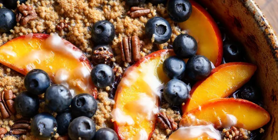 Crumble de myrtilles et pêches